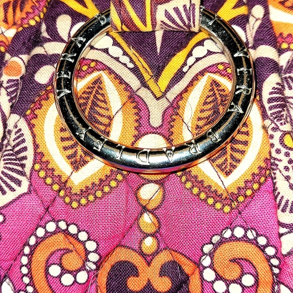 Vera Bradley mid-size shoulder bag w/adjustable strap - Picture 4 of 6